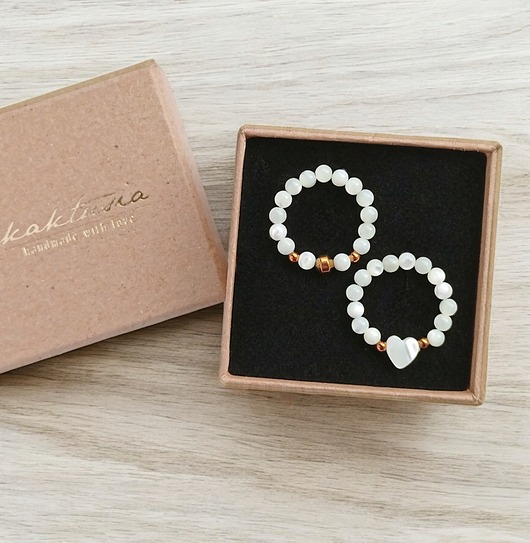 pierścionki elastyczne Zestaw pierścionków : muszla biała z serduszkiem