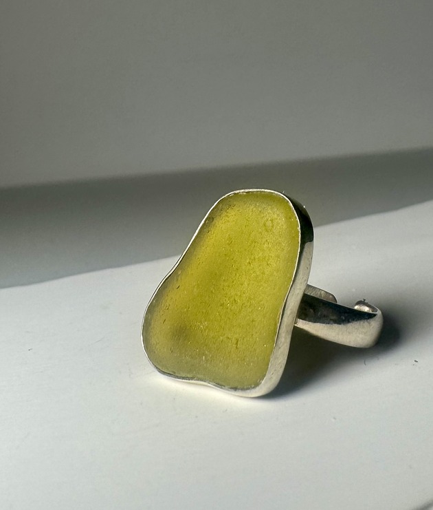 pierścionki srebrne Srebrny pierścionek regulowany ze szkłem morskim