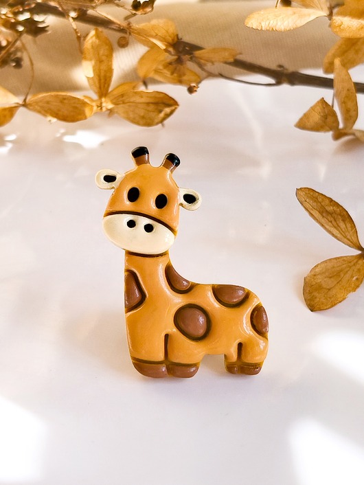 przypinki Pin z żyrafą, przypinka w kształcie żyrafy, broszka dla podróżniczki, boho