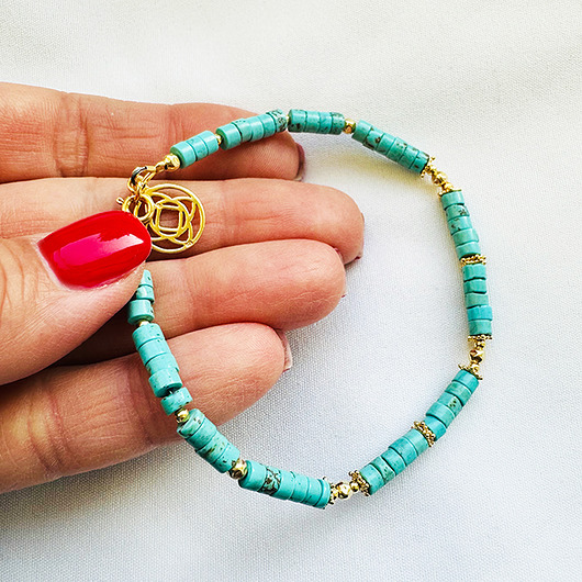 bransoletki z kamieni naturalnych Turkusowa bransoletka  z kamieni, złota rozetka