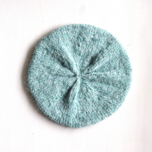 czapki damskie Miętowo - beret w stylu francuskim