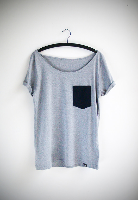 navy pocket - organic t-shirt mmhm