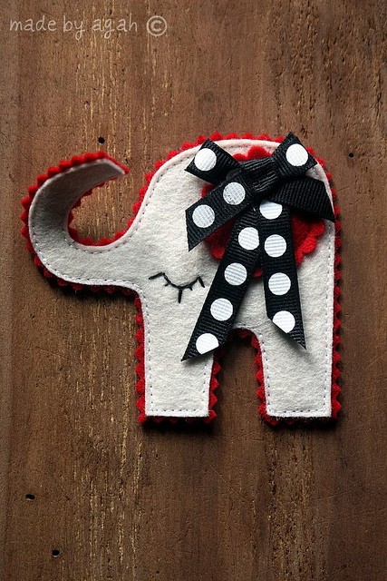 Broszka Sleepy Elephant made by agah