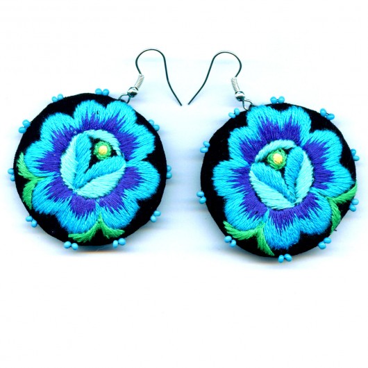 Hand-Embroidered Floral Earrings na ludowo