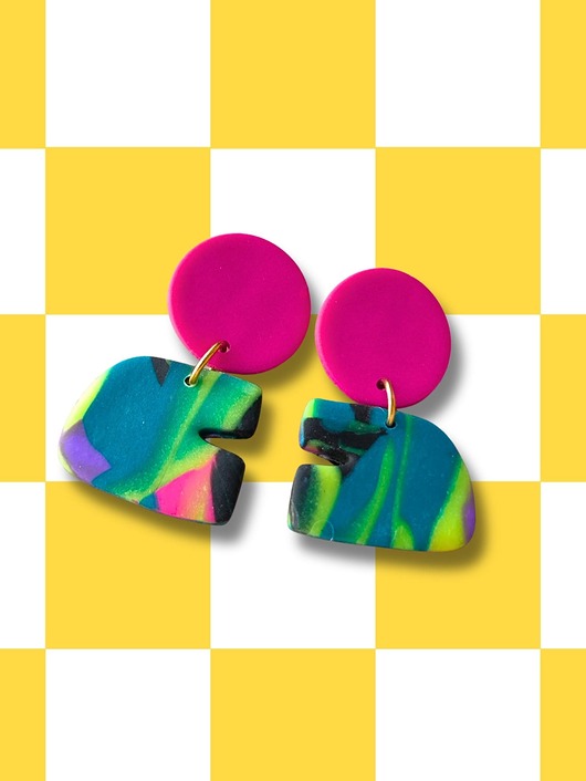 kolczyki z masy plastycznej Geometryczne kolczyki- dzikie OU z fuksją