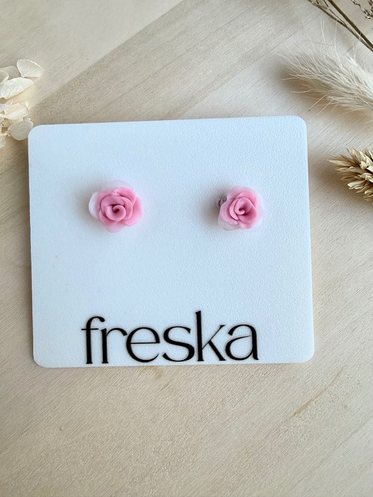 kolczyki z masy plastycznej Kolczyki Różyczki - różowo-białe