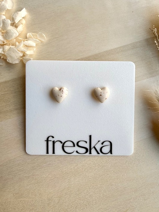 kolczyki z masy plastycznej Kolczyki Serca 3D - piaskowe ze złotem