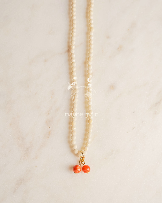 chokery Naszyjnik z jasnych kamieni rzecznych z jarzębinką