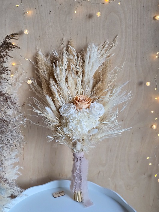dodatki ślubne Bukiet ślubny boho z różami i trawami pampasowymi - lekki i romantyczny