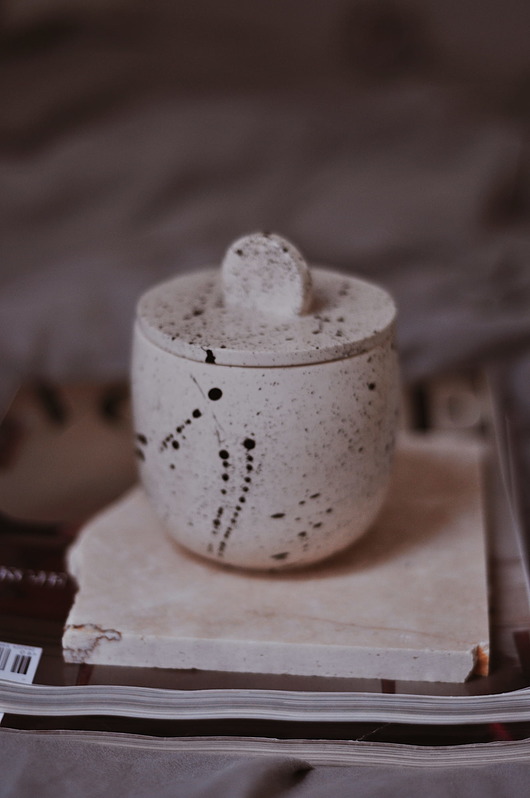 świece zapachowe ŚWIECZKA SOJOWA DUŻA CZARKA ART DOTS 270 G + pudełko