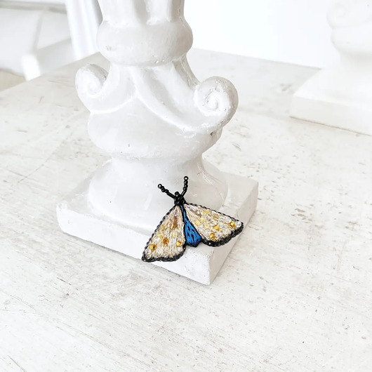 broszki Broszka ĆMA 24 ręcznie haftowana przypinka owady motyle