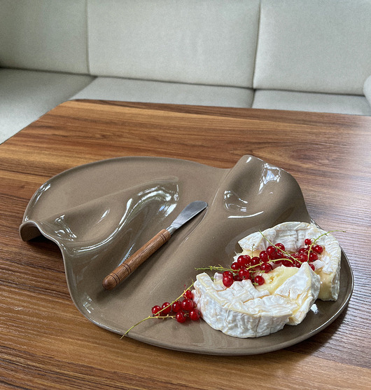 patery i talerze Taca na przekąski WAVY no. 2 TAUPE