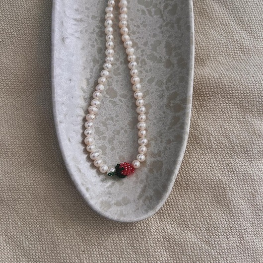 wisiory Handmade naszyjnik z naturalnych pereł z soczystą malinką truskawką
