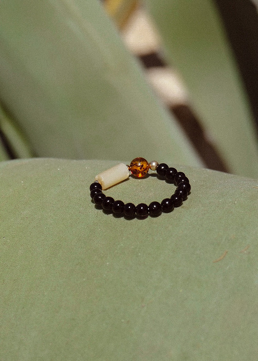 pierścionki - różne Nero Amber Pierścionek