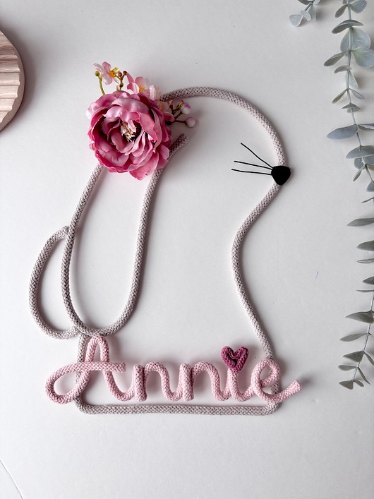 pokój dziecka - różne Personalizowany królik z imieniem i kwiatuszkiem dekoracja pokoj dziewczynki