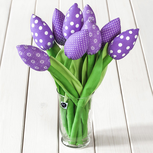 TULIPANY fioletowy bukiet Pantone color 2018 MYK STUDIO