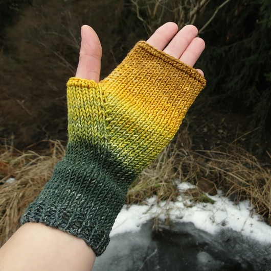 ombre z neonem / mitenki miodowe agat handmade