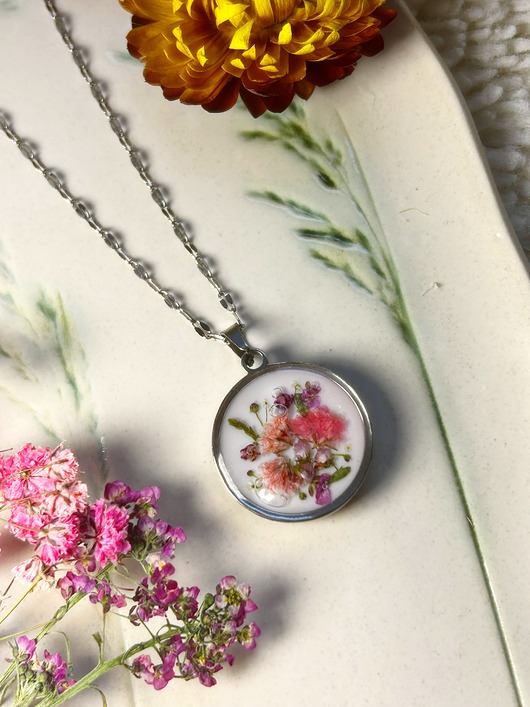 srebrne naszyjniki Przepiękny naszyjnik serce z bukietem kwiatów - idealny prezent