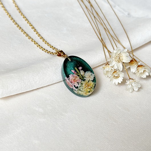 naszyjniki - inne Zielony naszyjnik z kwiatami