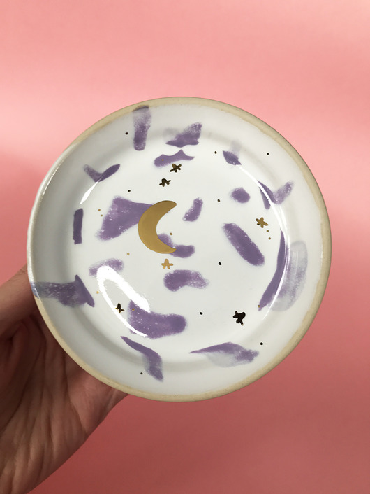 Ceramiczny okrągły talerzyk biało-fiolet ELEMTHEBRAND