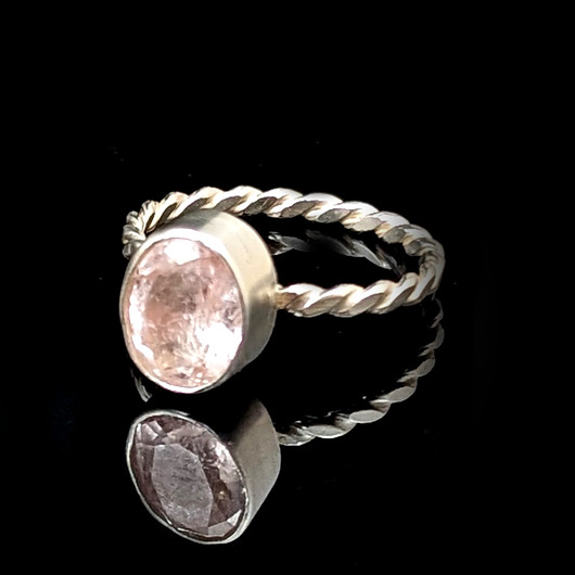 pierścionki srebrne Pierścionek subtelna elegancja morganitu