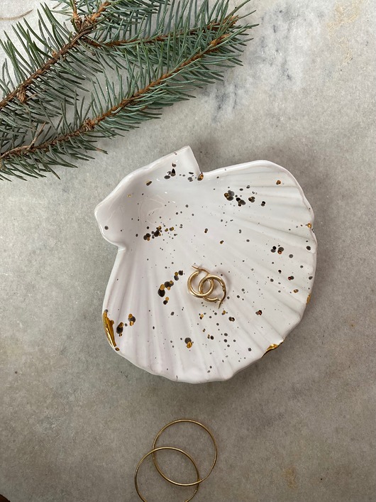 pojemniki na biżuterię Ceramiczny Stojak na Biżuterię  Muszelka Dalmatyńczyk w Złote Ciapki