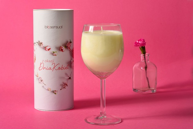 świece zapachowe Świeca do masażu i aromaterapii  Dzień Kobiet 200g KIELICH