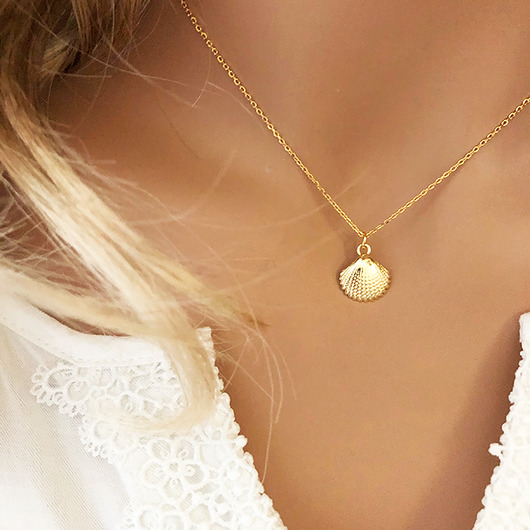 złote naszyjniki Naszyjnik  z muszlą, złota muszelka prezent