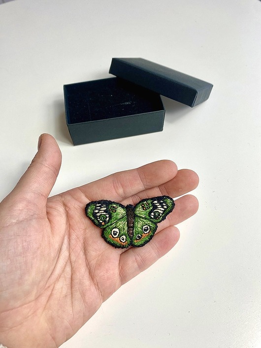 broszki Broszka UNIKAT - ręcznie haftowany, zielony motyl