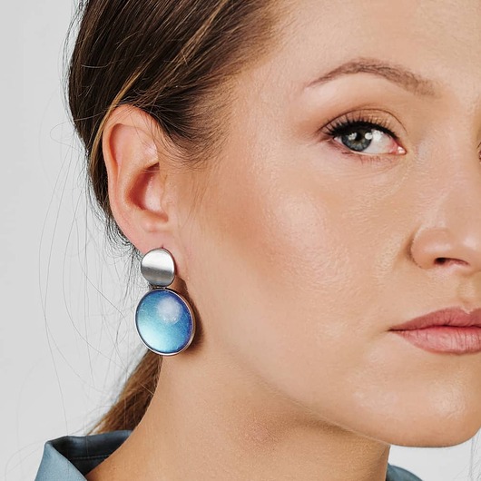 kolczyki szklane Perłowe kolczyki z fioletowym blaskiem Binnur e9/79