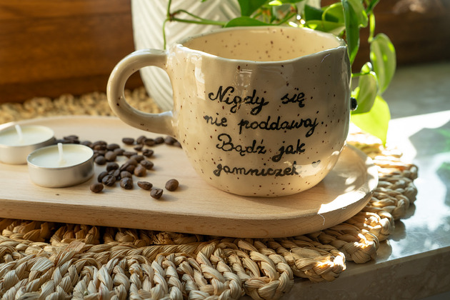 kubki Ceramiczny kubek handmade z jamnikiem i napisem