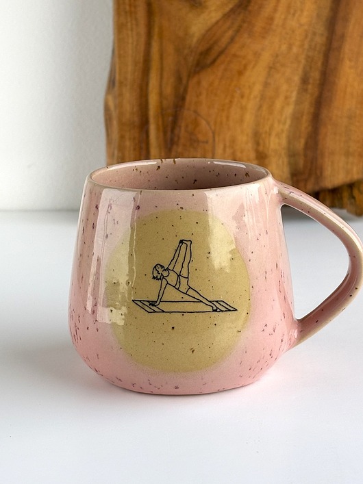 kubki Kubek ceramiczny beczułka 320 ml różowy - Joga