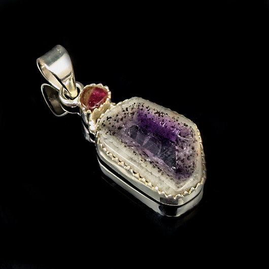 wisiory Niezwykły auralit z turmalinem