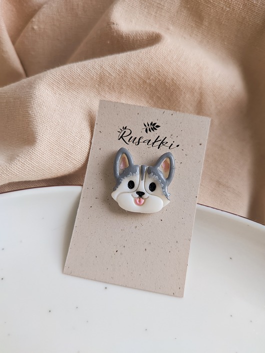 przypinki Pin pies Husky, akcesoria z szarym pieskiem, przypinka z szarym psem