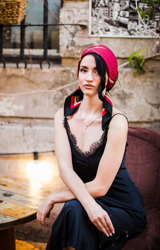 apaszki Vintage chusta w czerwieni i czerni