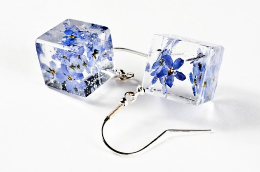 Kolczyki z niezapominajkami w żywicy So Jewelry