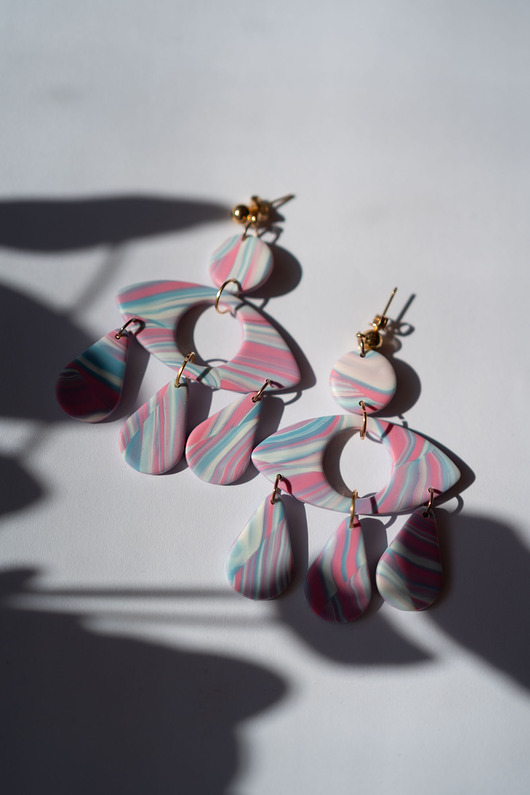 kolczyki z masy plastycznej Wiszące KOLCZYKI OCZY w abstrakcyjny wzorek