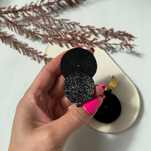 kolczyki soutache Asymetryczne kolczyki czerno srebrne