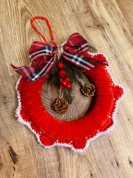 wianki bożonarodzeniowe Wianek Świąteczny z włóczki