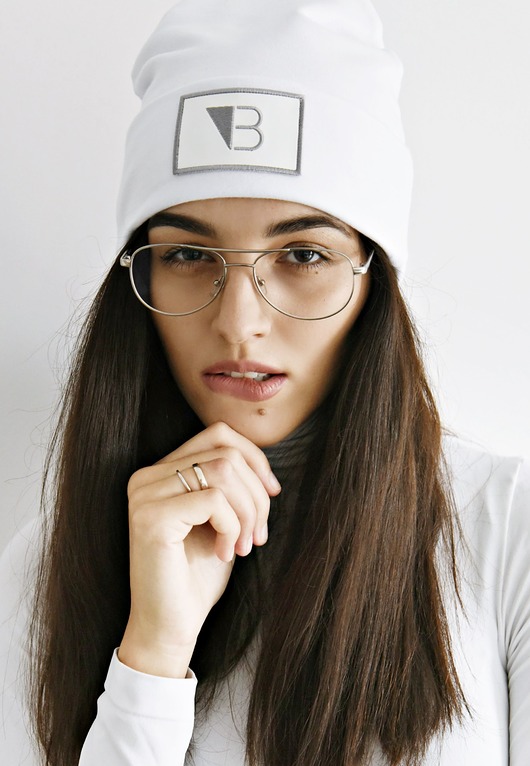 Biała bawełniana czapka wywijana z logo/unisex Lucas Brondel