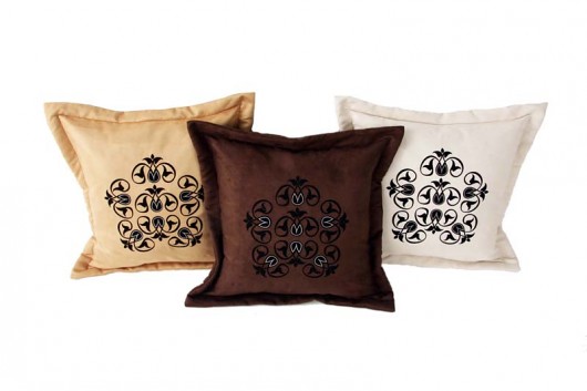 poduszka z aksamitnym ornamentem-brąz   KOKOdesign