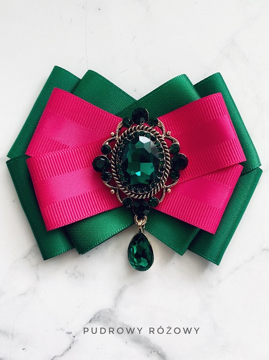 broszki Brosza  z niesamowitym szmaragdowym zielonym kryształem  NEW