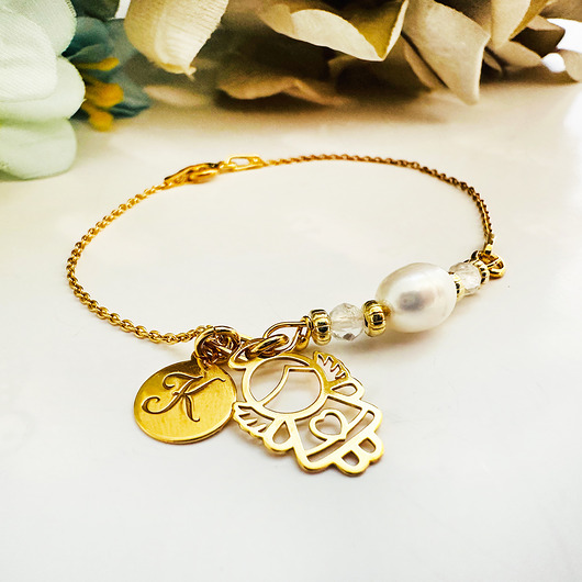 komunia - pozostałe Bransoletka na komunię z literką i aniołkiem-  prezent  KOMUNIA