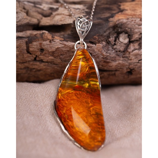 wisiory Wisiorek srebrny z naturalnym bursztynem bałtyckim