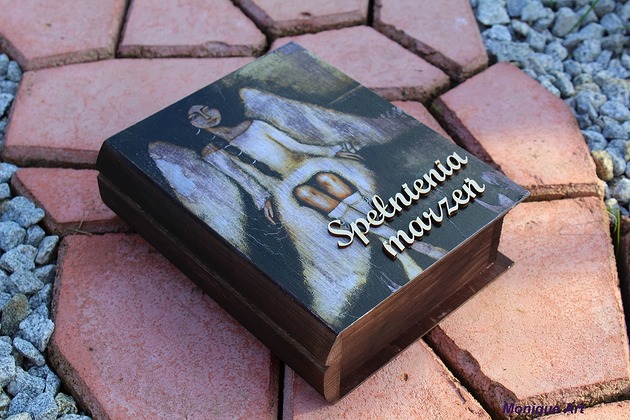 Kufer w kształcie książki,motyw anioła Monique Art