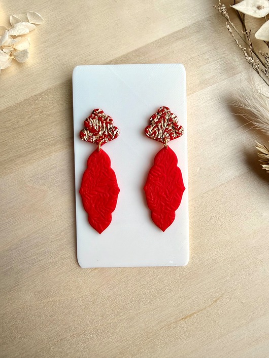 kolczyki z masy plastycznej Kolczyki ornament roślinny - czerwone ze złotem