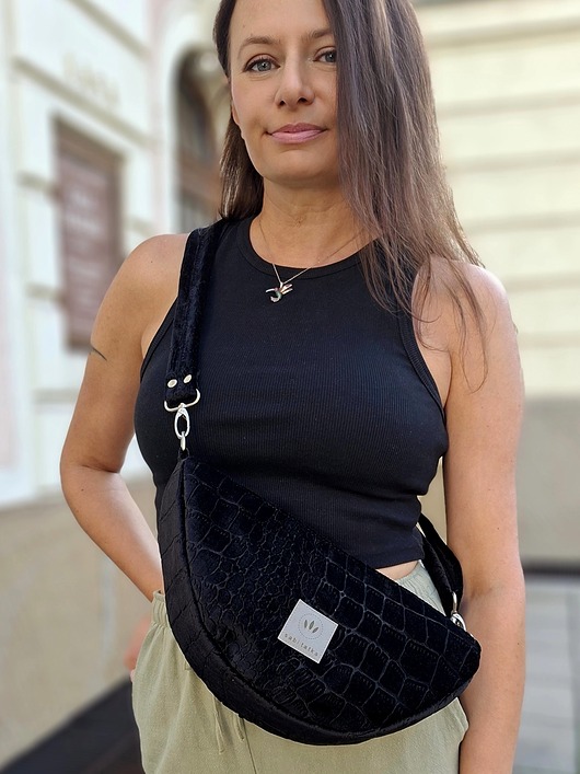 torby na ramię Torebko nerka z czarnego weluru Krokodyl