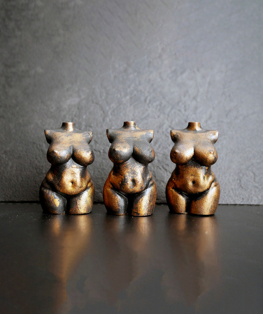 figurki i rzeźby Trzy małe kobietki wysokie na ok. 4,6 cm ZESTAW 3
