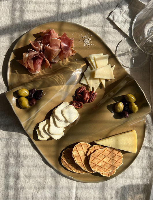 deski do krojenia i tace Taca na przekąski WAVY no. 2 jasny brąz