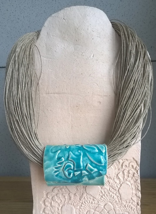 Elegancki naszyjnik ceramiczny na lnie. NG Autorska bizuteria ceramiczna